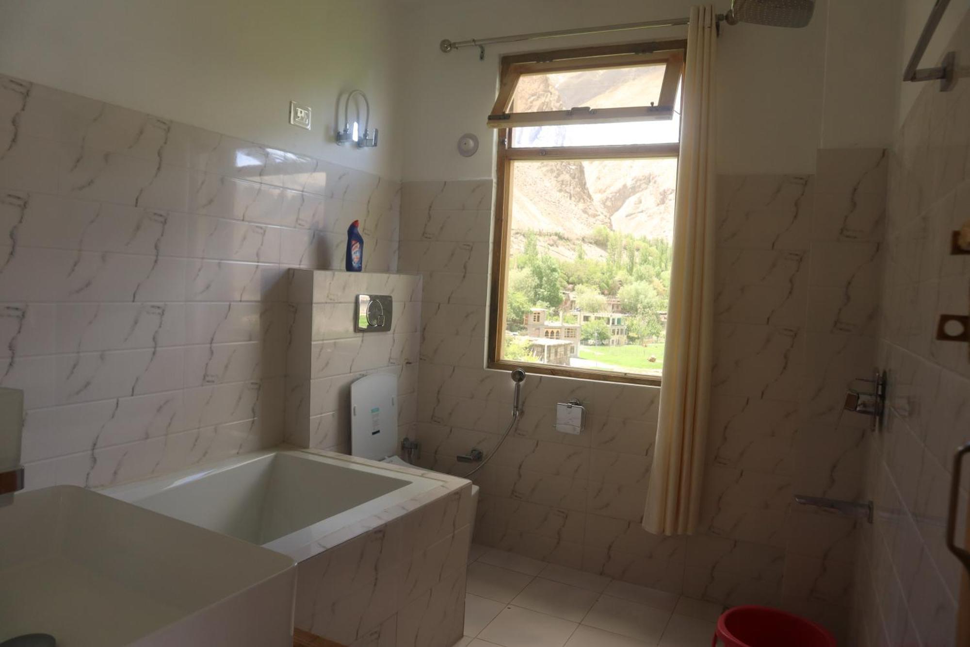 Hotel Duktuk Turtok Luaran gambar